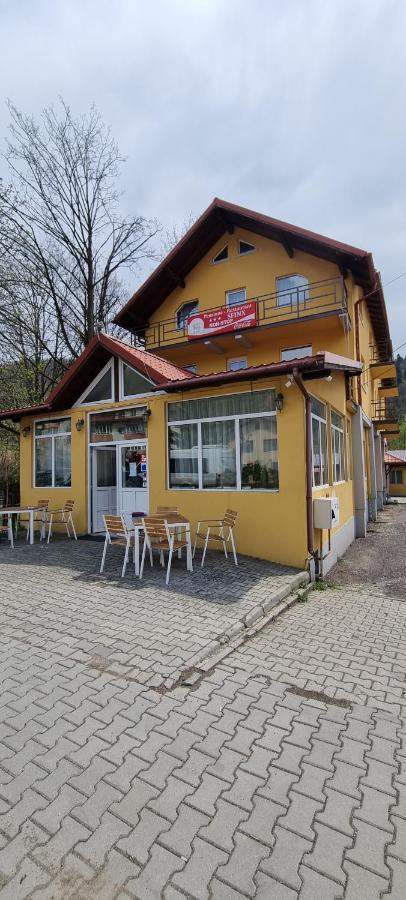 בוסטאני Pensiune Restaurant Sfinx מראה חיצוני תמונה